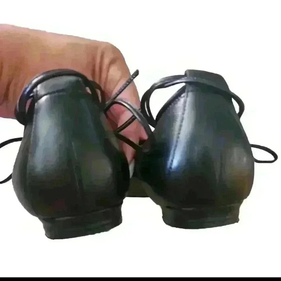 Manolo Blahnik Womens Black Aneska Leather Lace-Up Open-Toe Flat 35.5 (US 5) - Picture 5 of 16